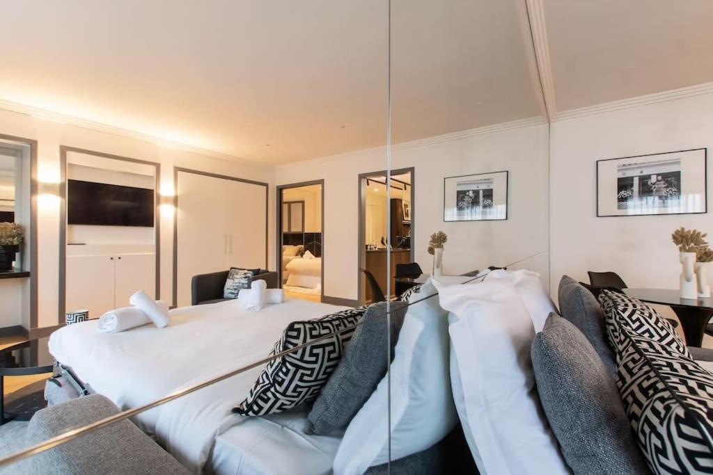 Appartement De Luxe Avenue Montaigne Paris Luaran gambar
