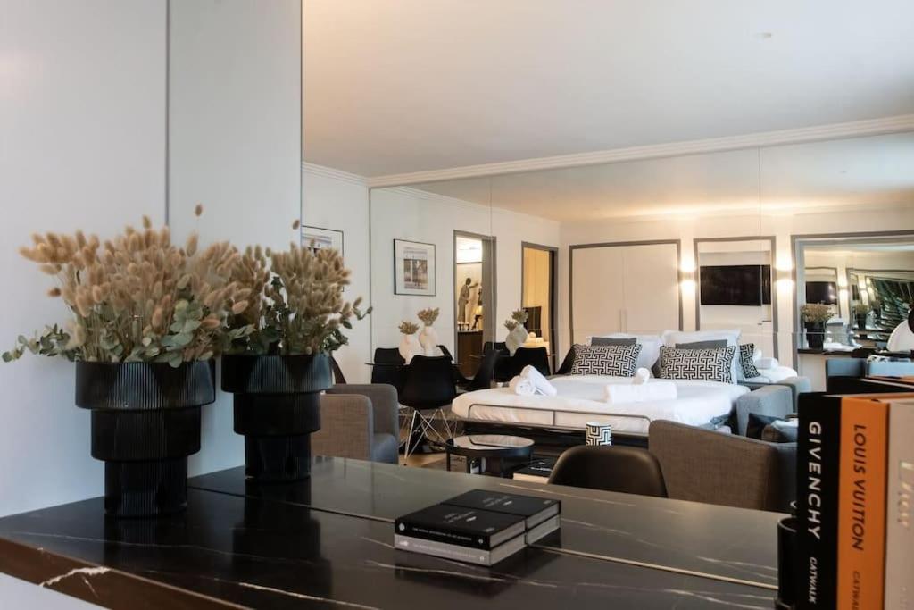 Appartement De Luxe Avenue Montaigne Paris Luaran gambar